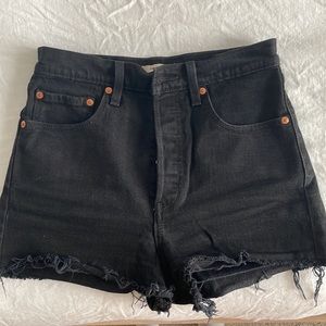 Levi’s Ribcage Jean shorts